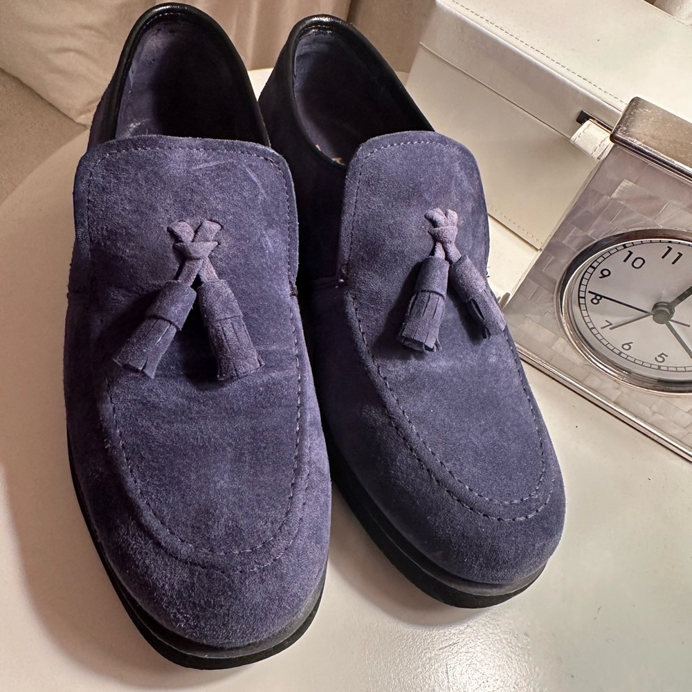 Blue blue, blue suede shoes